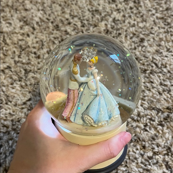 Disney Hallmark Cinderella and Prince Charming Snow Globe - Picture 2 of 6